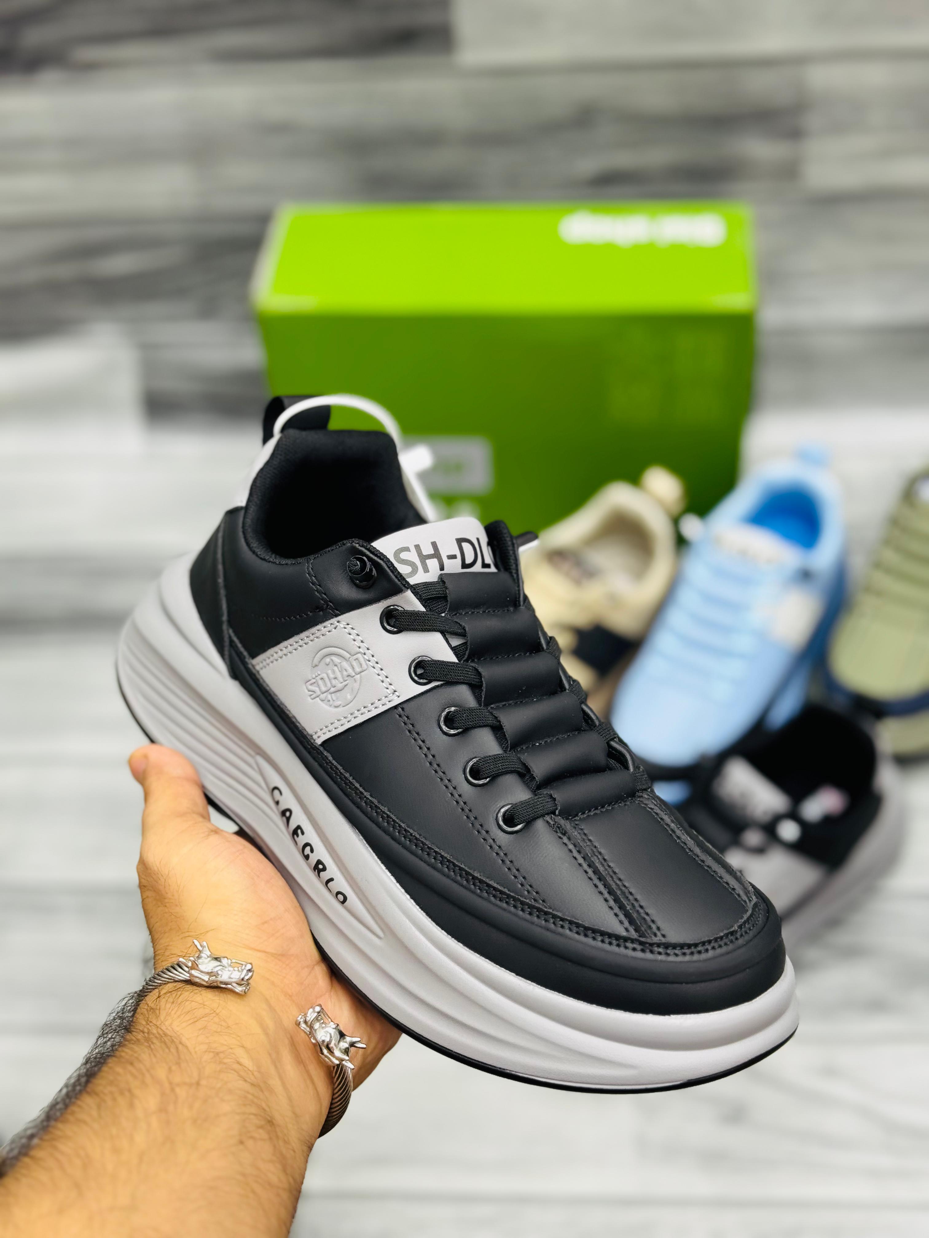 Move Sneakers
