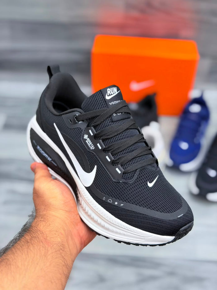 NK Running Vomero 18