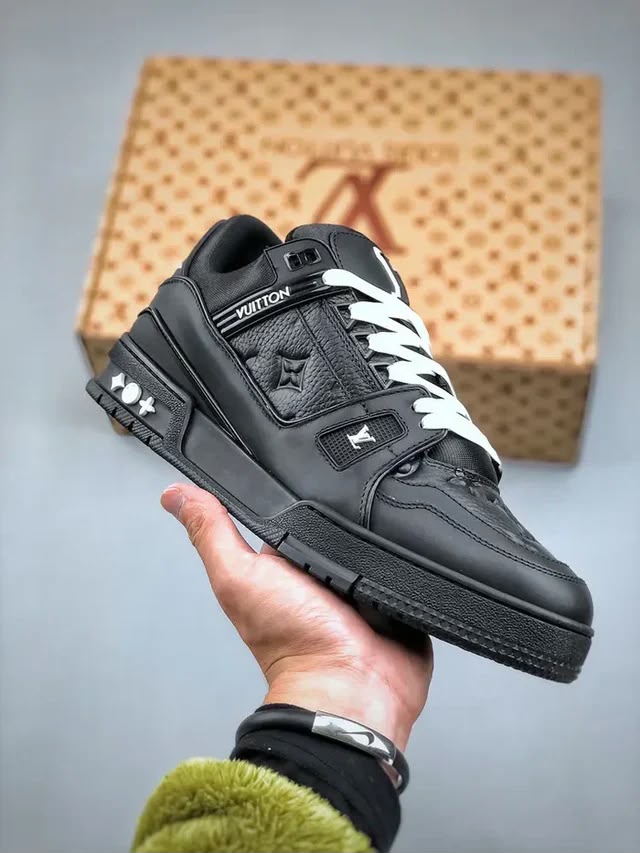 LOUIS V LV TRAINER