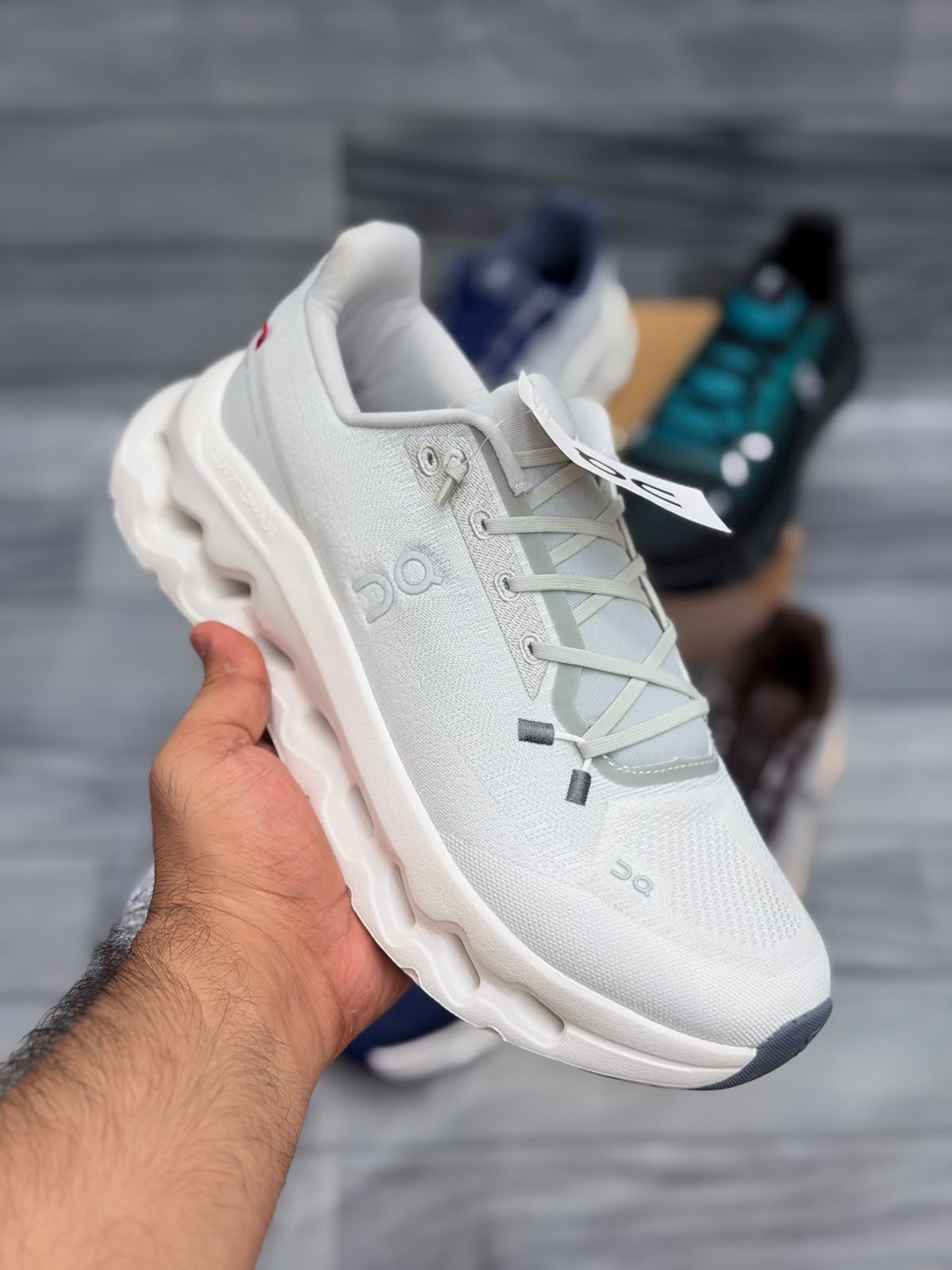 ON CLD TILT RUNNING SHOES