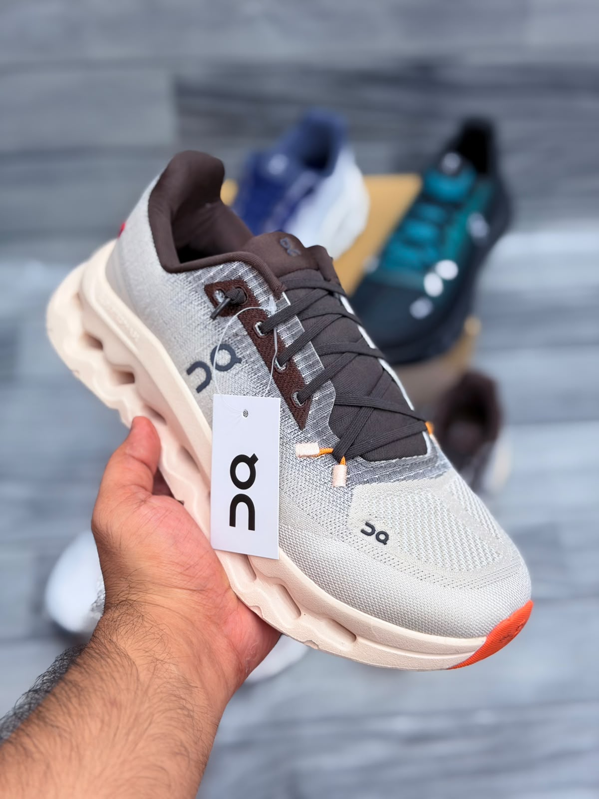 ON CLD TILT RUNNING SHOES