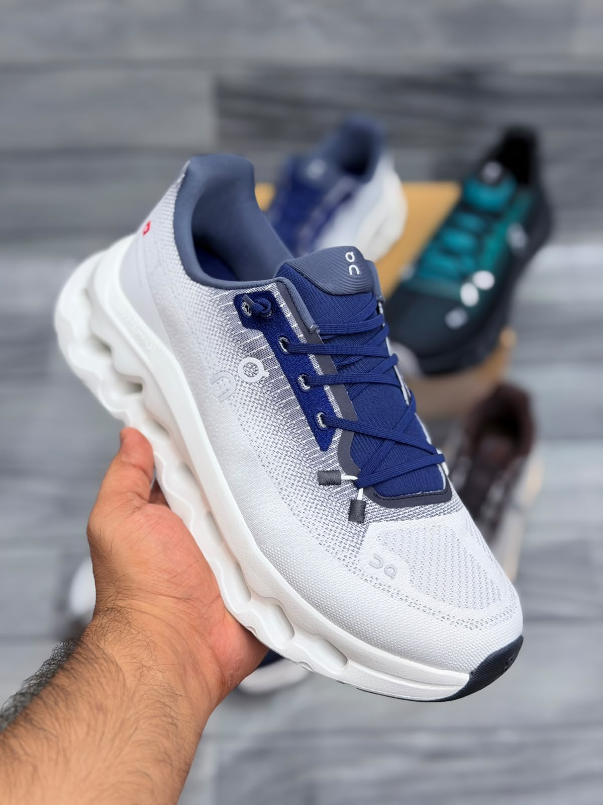 ON CLD TILT RUNNING SHOES